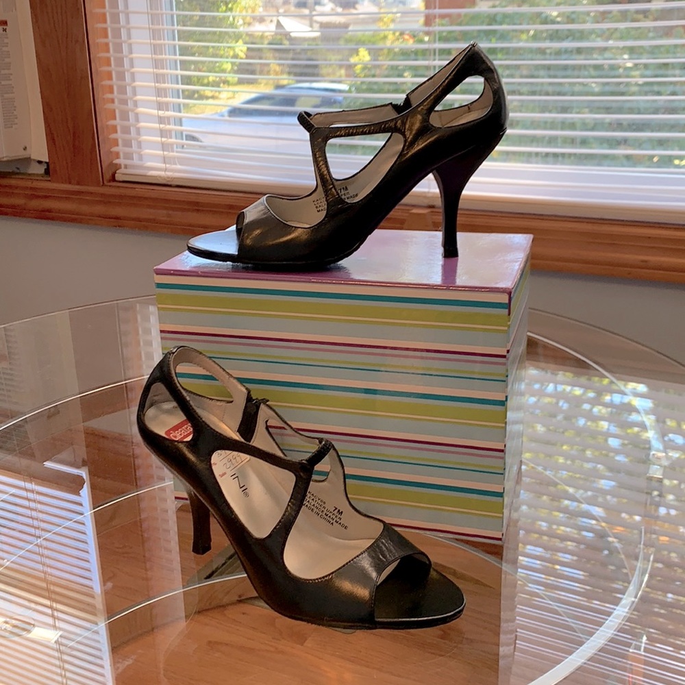 Bellini Black Leather Pumps